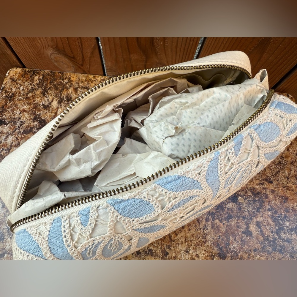 Revive Vintage Lace Cosmetic Bag - Picture 8 of 10